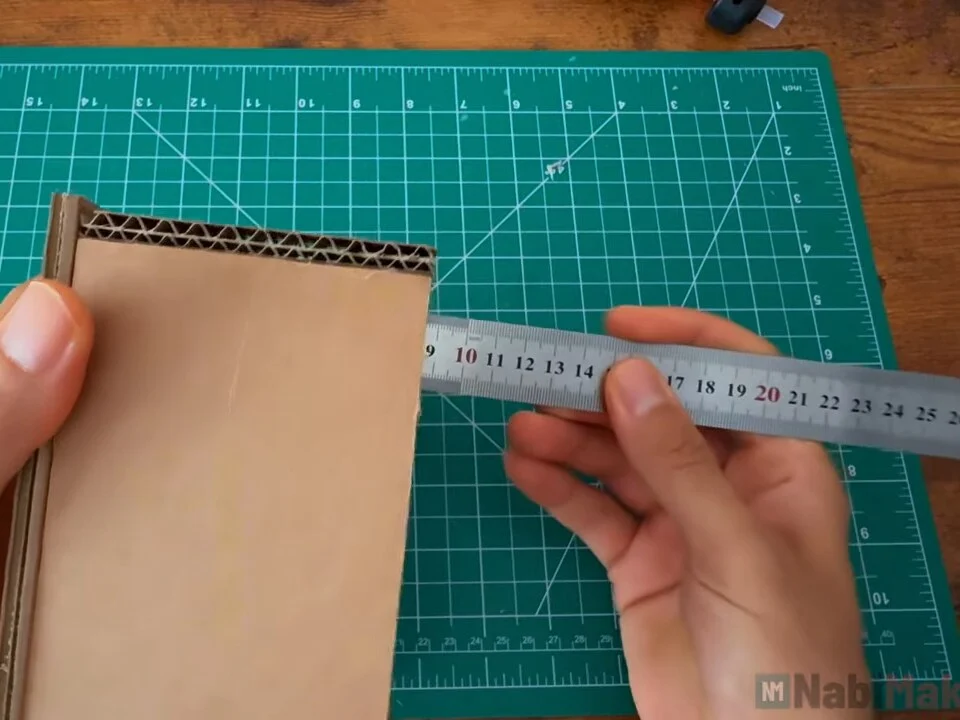 Steel ruler measuring the inside of the cardboard box